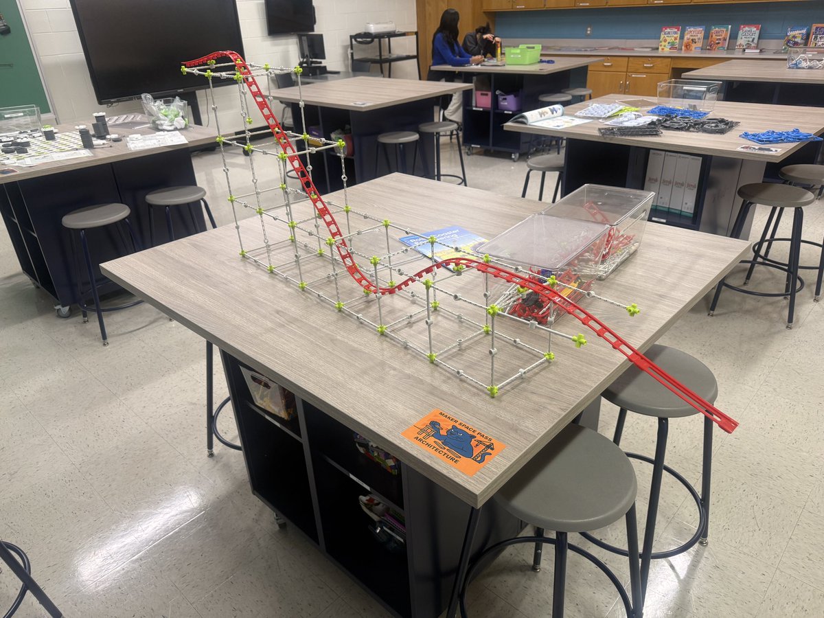 DrABHosey's tweet photo. I love our new media center team’s energy! VR space for students & maker spaces for creative projects ! #Teamfloydms @CobbSchools @FloydMSCobb @Floyd6th63531 @FloydMS8G @Floydms7gr https://t.co/ySZ248uOzZ