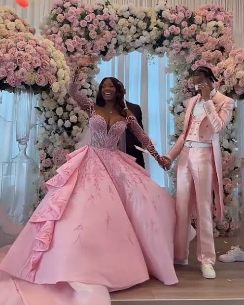 ComplexCut's tweet image. Everything about #Monaleo and #Stunna's wedding is a fairytale. From their magical pink garments and flowers to their unbridled love and devotion. They are meant for each other and married with their souls. He couldn't stop crying at the sight of her beauty. #Stunna4Leo