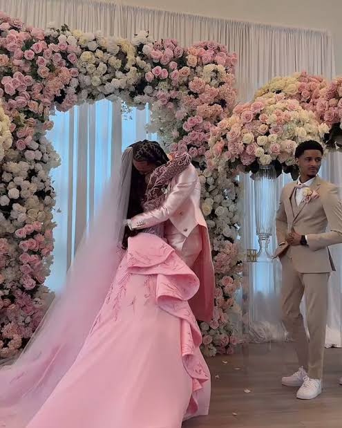 ComplexCut's tweet image. Everything about #Monaleo and #Stunna's wedding is a fairytale. From their magical pink garments and flowers to their unbridled love and devotion. They are meant for each other and married with their souls. He couldn't stop crying at the sight of her beauty. #Stunna4Leo