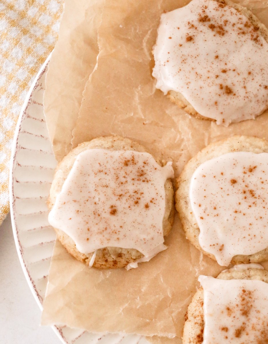 Sweet, buttery, and baked with love, these Brown Sugar Cinnamon Pastry Cookies + a glass of Belfonte Milk = fall perfection! 🍪🥛

Full recipe 🔗 bit.ly/45Sx6dr