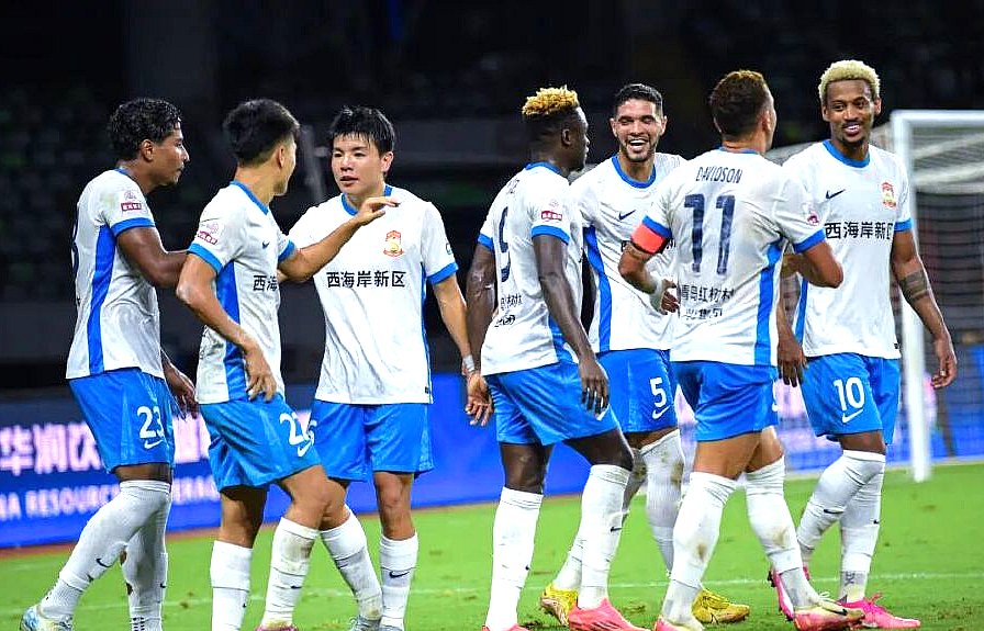 CSLBrasil's tweet image. O Qingdao West Coast voltou a vencer após quatro rodadas ao derrotar o Meizhou Hakka por 2x1

Gols de Liuyu Duan e Davidson para o Qingdao e Elias Omarsson para o Meizhou