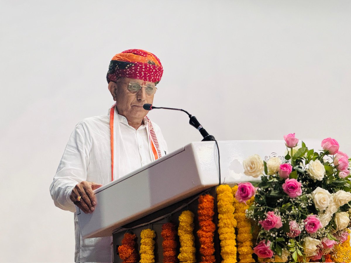 mpbhagirathbjp's tweet photo. आज जोधपुर प्रवास के दौरान केंद्रीय शुष्क क्षेत्र अनुसंधान संस्थान (CAZRI) में आयोजित "कृषि वैज्ञानिक - किसान संवाद" कार्यक्रम में भाग लिया। इस दौरान संस्थान परिसर में पौधारोपण किया।
@AgriGoI

#Jodhpur #जोधपुर
#BhagirathChoudhary
#भागीरथ_चौधरी
#Agriculture #Farmers
#Cazri https://t.co/pCT282F6T4