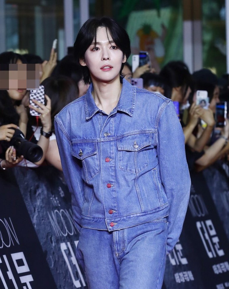 TENNYTHOM's tweet photo. Aa @official_jinu_ kita udah couple an loh ini.. km beneran ga jd samperin aku nih? Udah demplon bngt loh ini 😂😂
Please tlng kl ga bisa thn ini, thn dpn dtng ksini lg ya beb 
 miss u all so much #WINNER 💙💙 https://t.co/vatIjtSUoJ