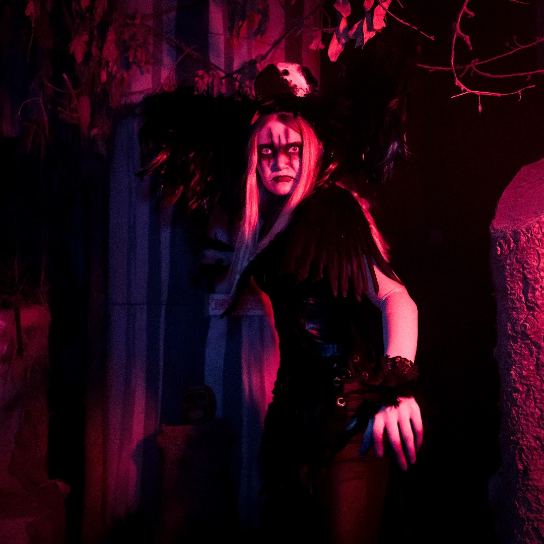 ValleyfairMN's tweet photo. The gates creak open TONIGHT! #ValleyScare is alive and ready for you. Do you dare to step inside?๐๐ป https://t.co/npgfM092IA