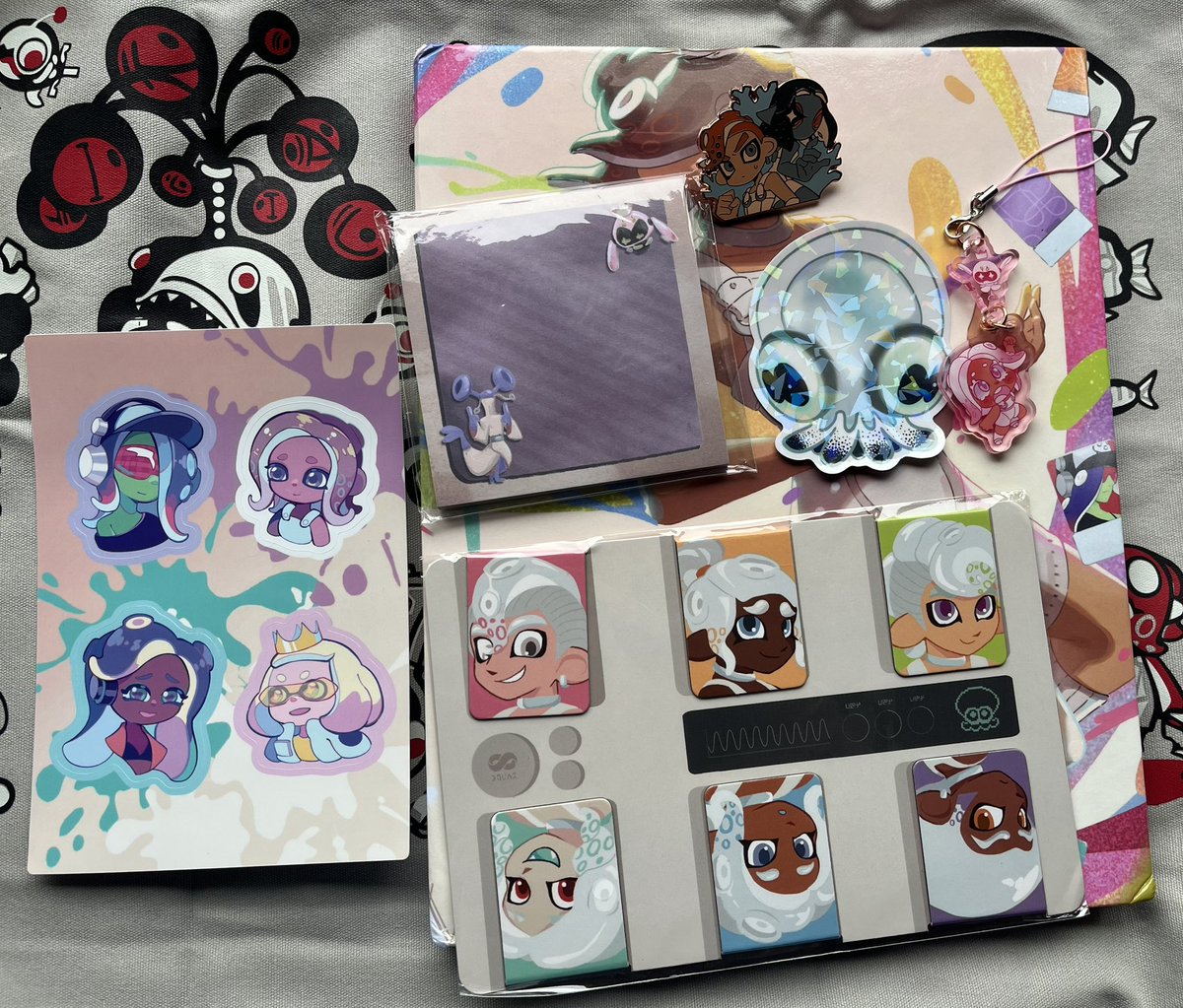 lulucinnabon's tweet photo. amazeballs @sideorderzine came in….i designed the magnet bookmarks! https://t.co/XqXVndVncy