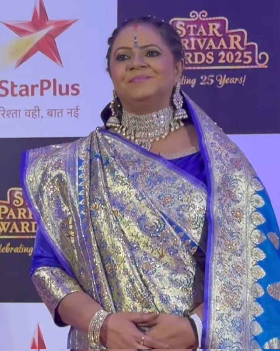 GossipsTv's tweet photo. OG SAAS BAHU Gopi (#GiaManek) and Kokila Modi (#RupalPatel) at the red carpet of #StarParivaarAwards!!
@GossipsTv #SPA2025 #Saathiya #SNS https://t.co/Dn3MrVB3Ls
