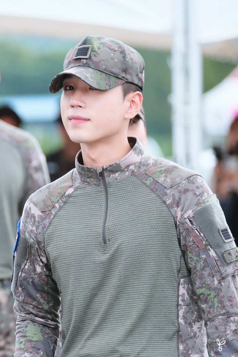 250920 지상군 페스티벌

성국

#VANNER  #VVS #성국 #혜성
