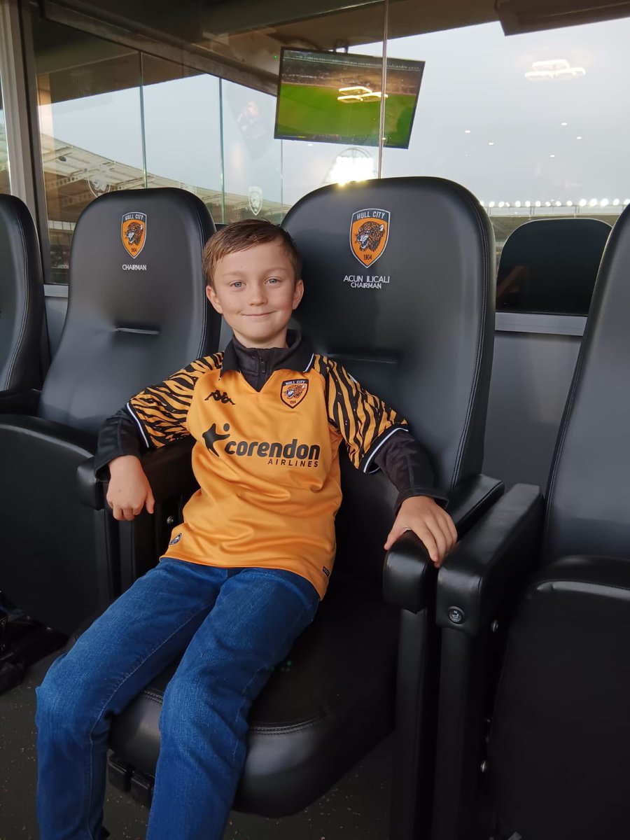 “Geovanni city’s number 10”
Shaun at the match today. 
UTT &amp; UTB 🧡🖤⚽️