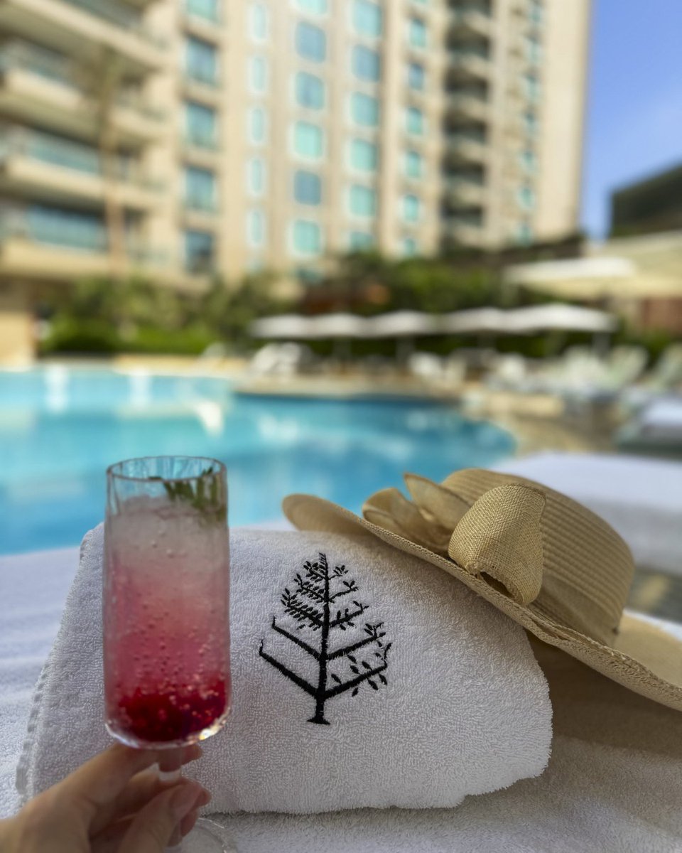 FSCairoNP's tweet image. September slows down, finding its poolside rhythm 🍃☀️
Golden mornings, lush greenery, and the perfect poolside escape — our Pool Terrace rooms turn everyday moments into an endless summer.

#FSCairoNP #FourSeasons #Poolside #PoolTerrace #PoolTerraceRoom #PoolView #September