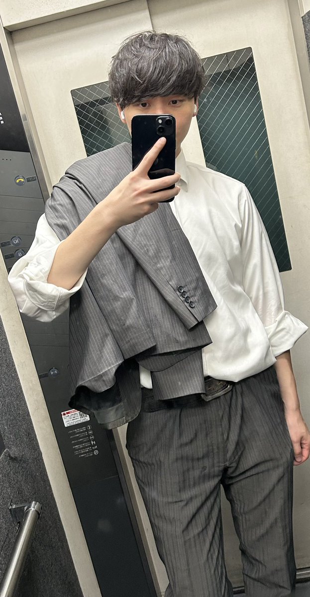 たまにはスーツ姿もいいでしょ👔