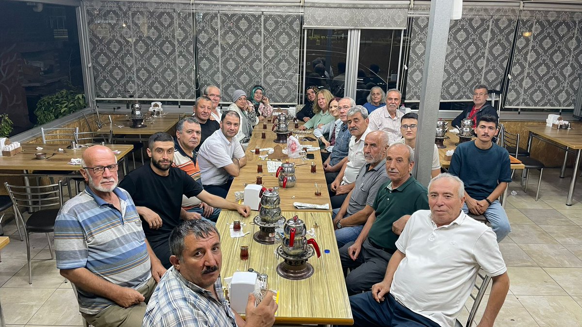 📌 Beyhekim Mahalle Toplantımızı gerçekleştirdik.

İlçe Başkan Yardımcımız Mahmut Şaban Okka, Mahalle Başkanımız Bekir Budak ve yönetimiyle bir araya gelerek istişarelerde bulunduk.

Teşkilatımızın gücüyle Selçuklumuz için çalışmaya devam ediyoruz. 💪🇹🇷