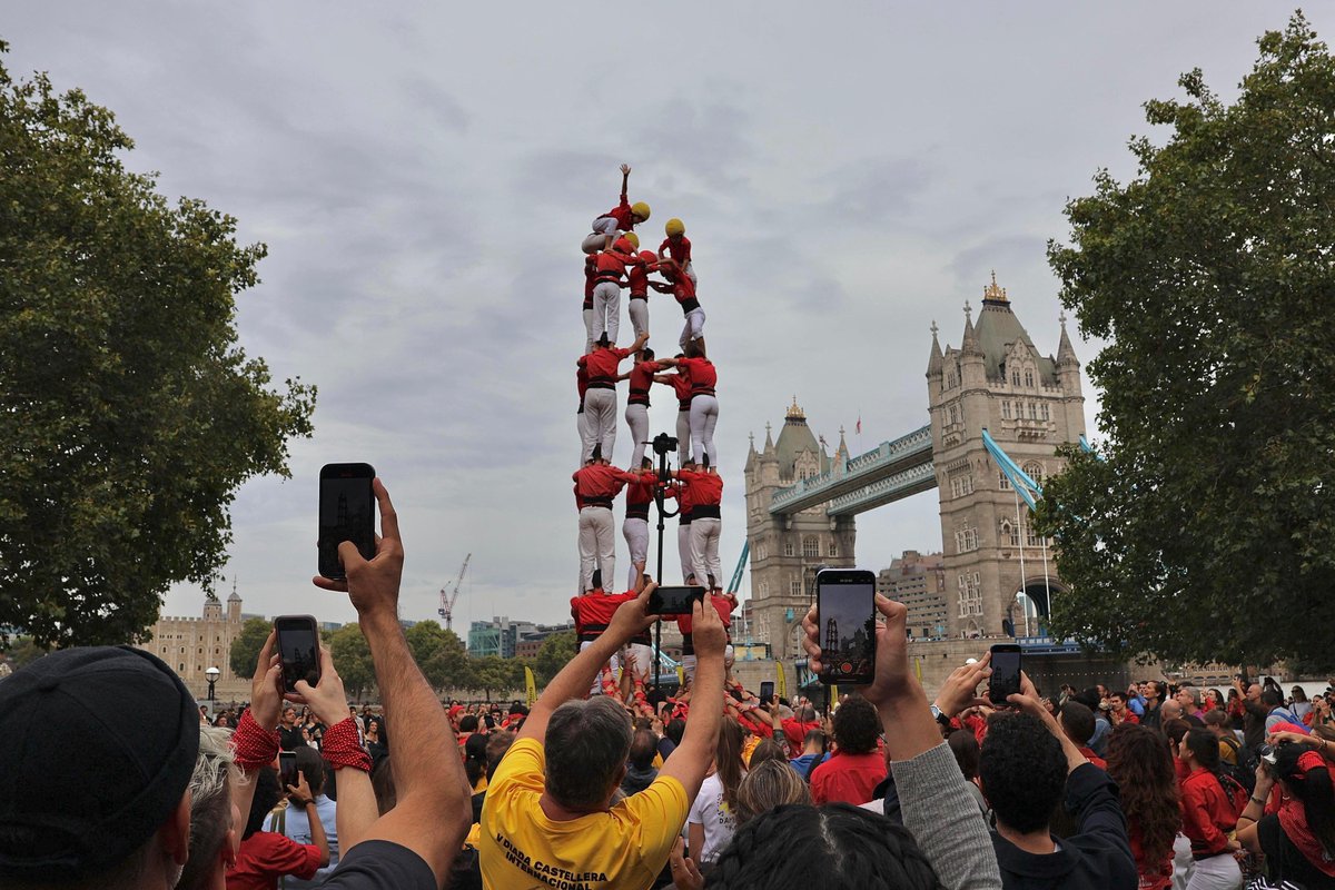 A tercera ronda, a Londres, descarreguem el 5 de 7.

📸 Roser Giner

#castells #Valls
