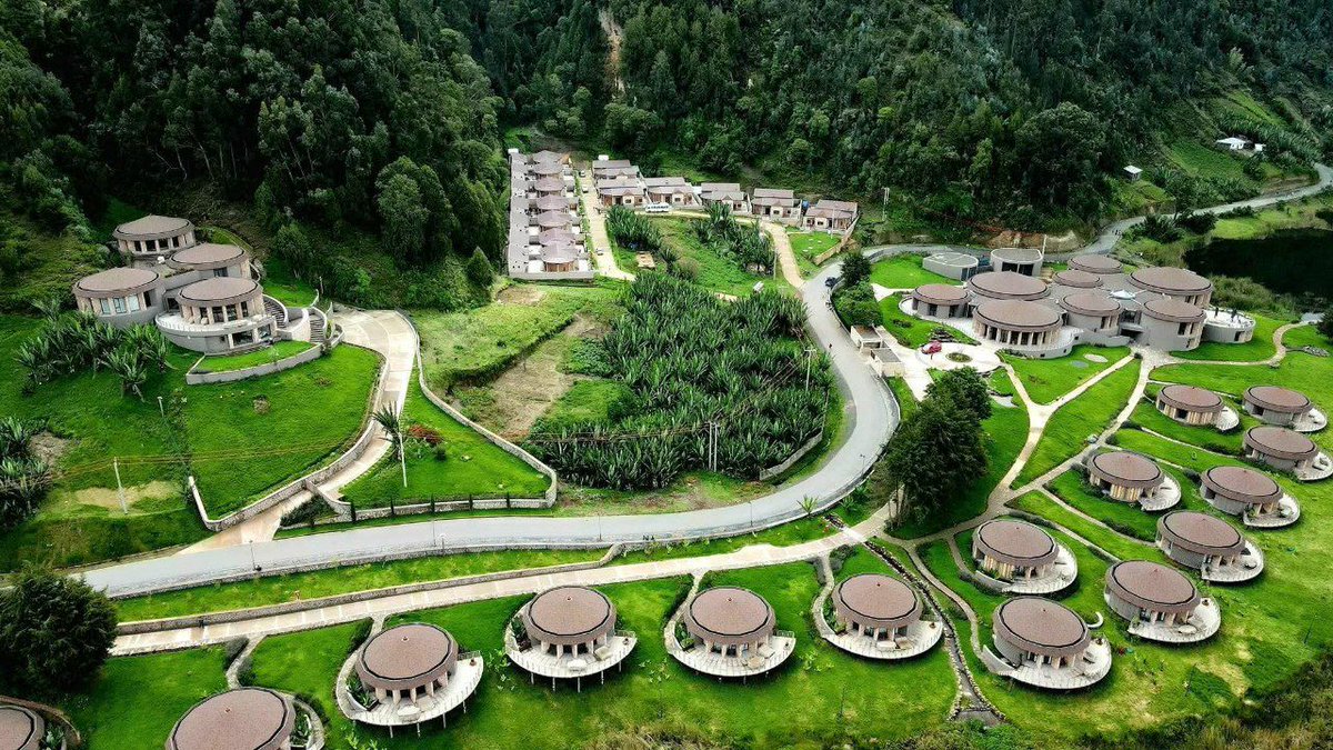 MathewosDesta2's tweet photo. ወንጪ ኢትዮጵያ🇪🇹 አስደማሚ የተፈጥሮ ውበት ላይ የተሰሩ ቤቶች🇪🇹☝️🥰👌
@selamawit_kassa @AbiyAhmedAli @Ere_Tew @HItefa @NatnaelMekonne7 @PMEthiopia @AdanechAbiebie @AlMariam1 https://t.co/Vo7IJgt69C