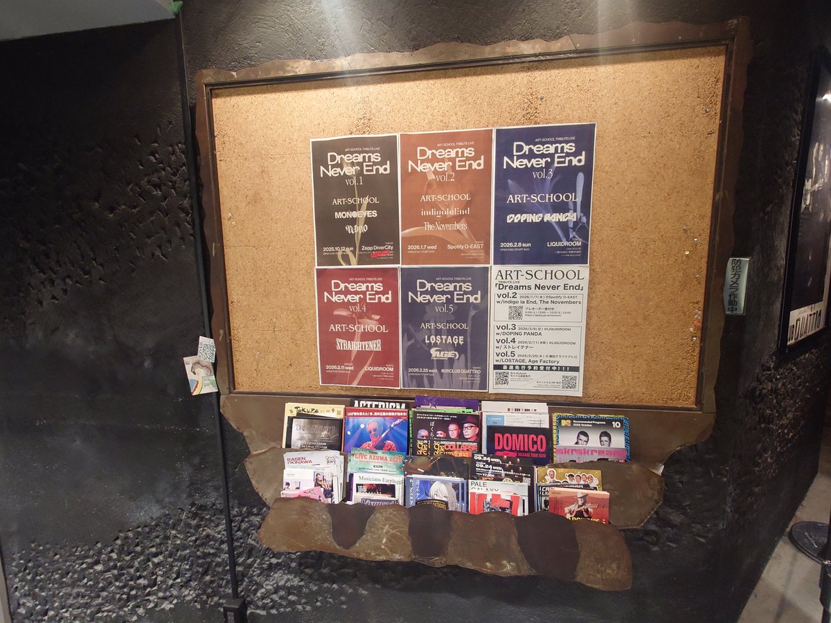 PasutaTo's tweet photo. 今日はART-SCHOOLワンマンに行ってきました。今日は新曲多めの展開。心地よい美メロディーと多彩な爆音で特別な時間が過ぎてると思いながらいろいろと考える。ただ音楽がいいだけじゃないこの刹那さがなにかくるという人達が集まってるようでアウトサイダーでも居心地いい場所ですねきっと。最高でした https://t.co/u036xfAcYd