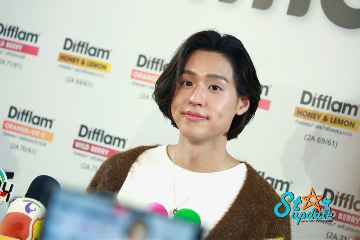 หนุ่มใจบุญ #bbillkin เผยปีนี้งดรับของขวัญ อยากให้ FC ทำบุญร่วมกัน และ ย้ำชัด! ความสัมพันธ์กับ #ppkritt ดีเหมือนเดิม รูปทะเลทรายไปกับเพื่อนๆ เร็วๆ นี้ มีปล่อยเพลงใหม่ ปิดอัลบั้มเต็ม เปิดอัลบั้มใหม่ การแสดงพร้อมรับบทบาทใหม่แล้ว!

BILLKIN IN DIFFLAM D LAND 
#DifflamxBillkin