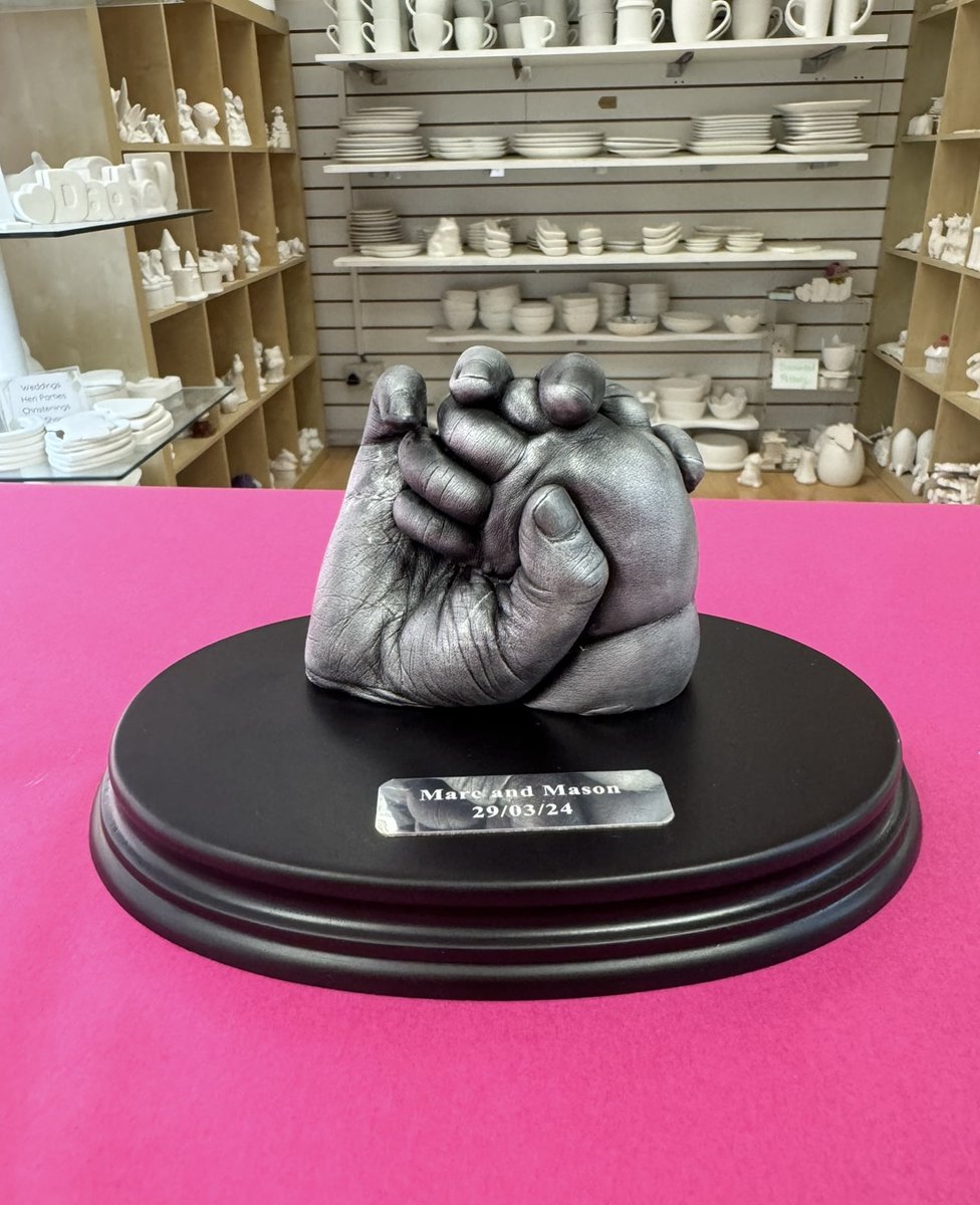 MyCraftyMonkey's tweet image. Capture that special bond between brothers and sisters forever with our unique 3D hand or foot castings 🤍 #SiblingCasting #3DCasting #SiblingLove #KeepsakeMemories #FamilyKeepsake #SiblingHands #CherishedMoments #ForeverKeepsake #FamilyBond #MemoryKeepsake #CraftyMonkey #StNeots