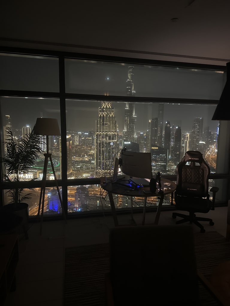 ecomlegend's tweet image. From around 2021 till 2023, I experienced 2 years of absolute 0 growth. This is one of the worst experiences a man can go through. Even though I was putting in 10 hours a day of work - no growth at all. Every time I felt like a breakthrough was coming “finally, now we can push…