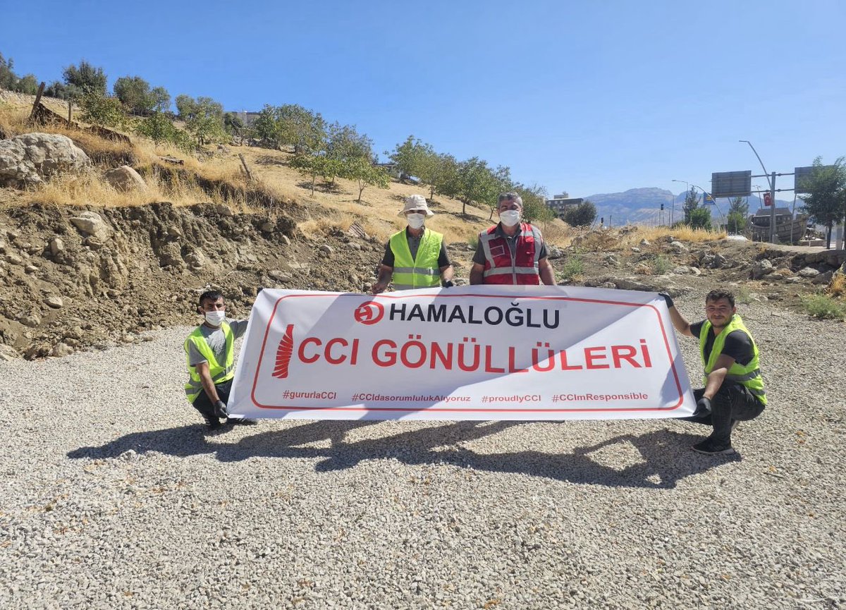 ŞIRNAK HAMALOĞLU COCA-COLA BAYİSİ olarak sosyal sorumluluk projesi kapsamında Siirt Çevre Yolunda etkinlik gerçekleştirdik. Temiz Bir Şırnak Temiz Bir Gelecek #ŞIRNAK #HAMALOĞLU #COCACOLA #HAMALOĞLUŞIRNAK