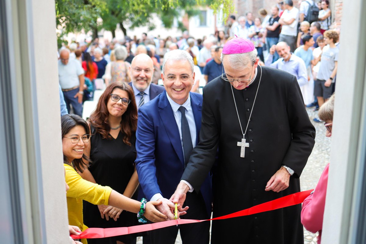santegidionews's tweet photo. Inaugurata a Pavia la nuova Casa dell'Amicizia. Marco Impagliazzo: "Nel Giubileo della speranza, questo luogo è una buona notizia per la città" @Marco_europa  https://t.co/7EvvuMNn19 https://t.co/dGAtSFxjpK