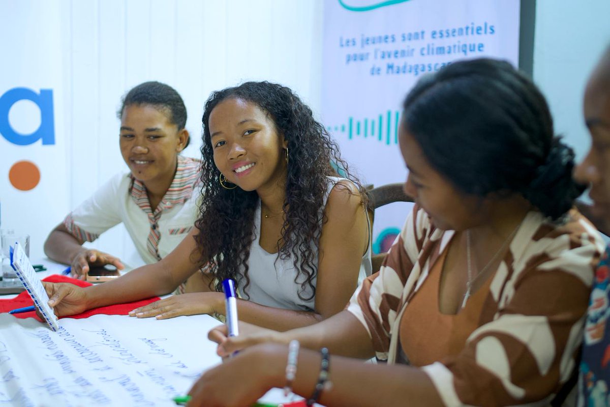 UNICEFMada's tweet image. Highlights from the youth consultation in Majunga for the 3rd Nationally Determined Contributions (NDC 3.0). Young people shared their voices and visions for inclusive and sustainable climate strategies. 🌍💡 #ClimateAction