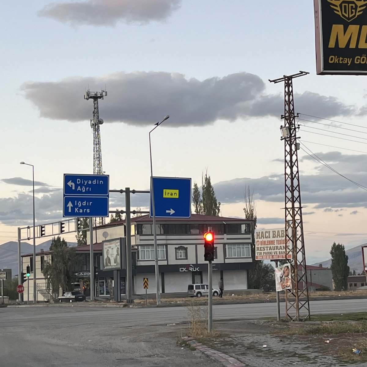 etoomerr's tweet photo. Sen alışmışsın güneşli günlere
Ben gecenin dördü beşiyim https://t.co/WcJlbQ32eL