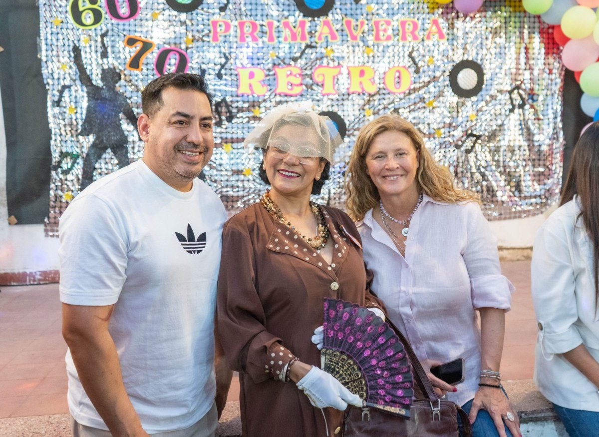 GabyPedrali's tweet photo. Como cada año, acompañando a nuestra querida UPAM en su festejo por el día de la primavera, celebrando a las y los adultos mayores y todo un año de trabajo.

Acá elegimos priorizar y cuidar al sector frente a la falta de sensibilidad y deshumanización del gobierno nacional. https://t.co/9IdxF1iIAH