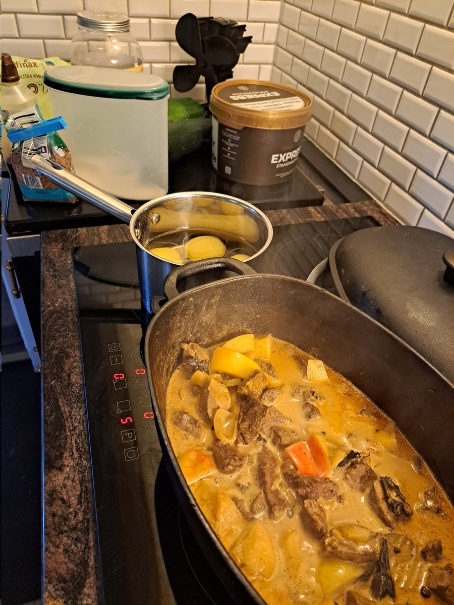 Lunch blev det igen, för då sov kocken. Nu blir det närskjutet rådjur och egen odlad potatis. #Enjägaresvälterinte