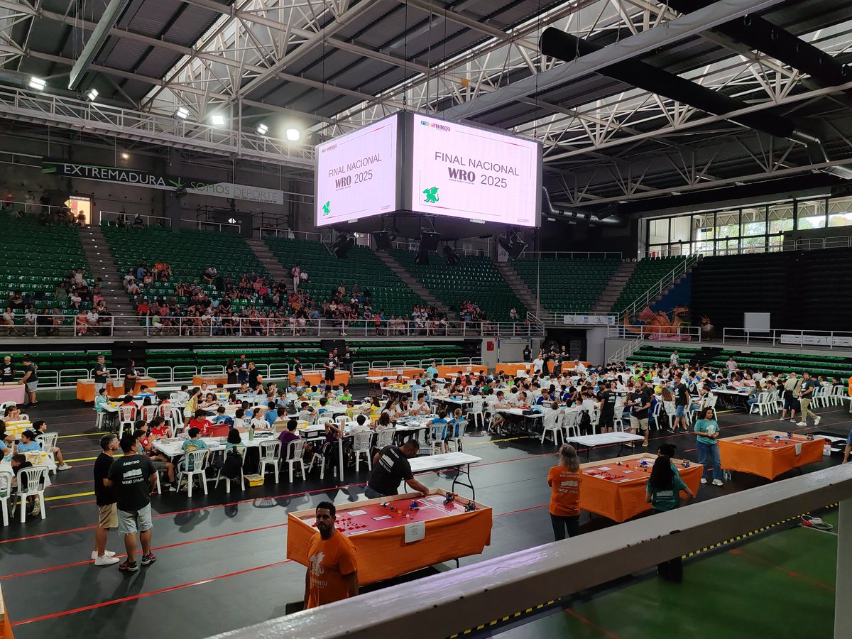 melvex's tweet photo. Participando en la final nacional de la WRO #roboticaeducativa #legoeducation https://t.co/BR7AL2orIw