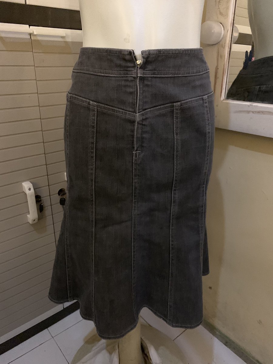 prelovedbyleaa's tweet photo. nambah ini juga sama 20k aja ada rok jeans selutut juga
plis dm ya https://t.co/wEYekaSbCi