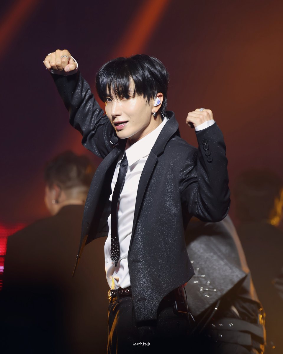 heart_teuk's tweet photo. 9/21 타이베이 돔에서 만나요!!!!!! @special1004 

#LEETEUK #이특 #利特 #박정수 #朴正洙
#SUPERJUNIOR #슈퍼주니어 https://t.co/4TMZPetefN