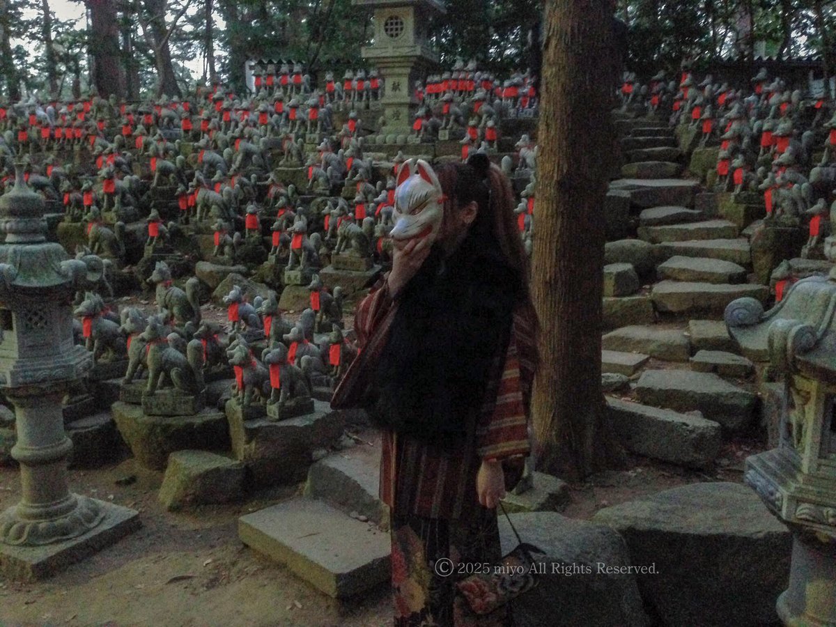 誕生日を迎えました。今年も健康第一で美味しいものを食べてチワたちに囲まれてしあわせに過ごしたいと思います。生存報告写真は、バカっぽい加工をしてみたやつと、昔のアルバムを見てたらみつけた狐塚の写真。

 毎年忘れずメッセージやプレゼントを送ってくれる皆さん、ありがとうございます😭🙏✨