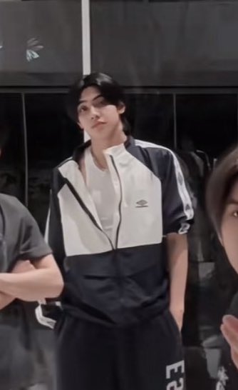 รู้มั้ยใครคุม                                                      (พ่อกุ)