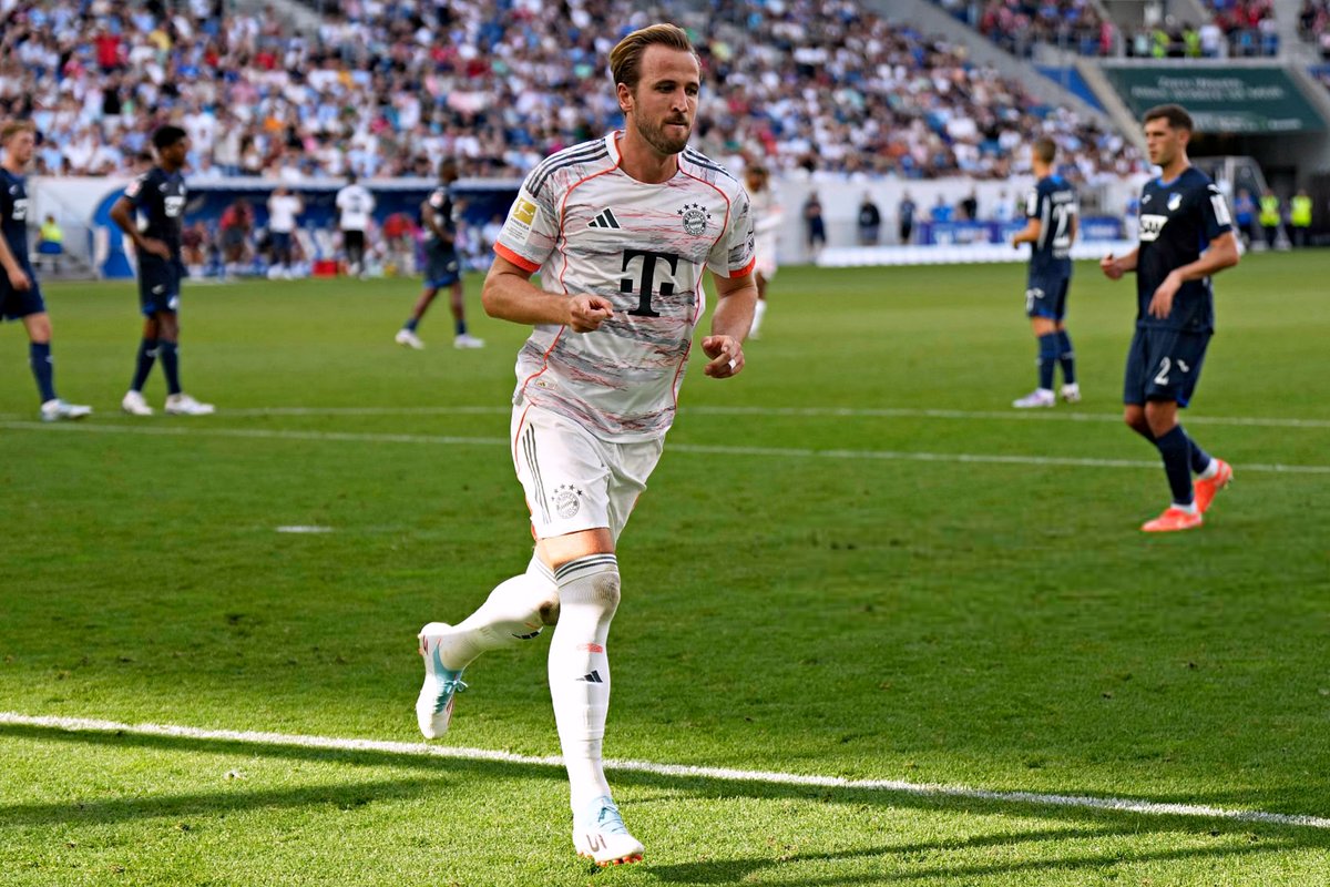 B24PT's tweet photo. Harry Kane esta época:

⚽ v Estugarda
⚽⚽⚽ v Leipzig
⚽⚽ v Wehen Wiesbaden
🅰️🅰️ v Augsburg
⚽⚽🅰️ v Hamburger
⚽⚽ v Chelsea
⚽⚽⚽ v Hoffenheim

Absurdo! https://t.co/e7qA2Qk6XR