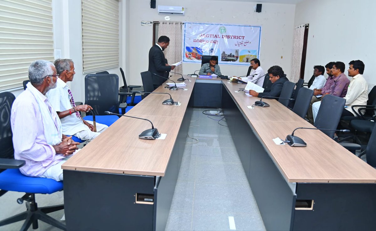 జాతీయ రహదారి - 563 కి రైతుల అభ్యంతరాలు... కలెక్టరేట్ లో విచారణ

పిటిషనర్ల వాదనలను విని,ఆధారలను పరిశీంచిన జిల్లా కలెక్టర్ బి. సత్యప్రసాద్

శనివారం కలెక్టరేట్ లో జాతీయ రహదారి - 563 నాలుగు వరుసల రోడ్డు విస్తరణకు కొడిమ్యాల మండలం గౌరాపూర్ గ్రామానికి చెందిన రైతుల  భూముల