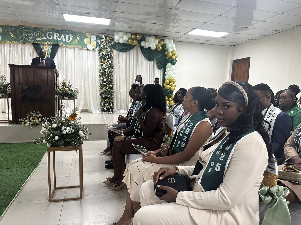 « C’est  à vous de rallumer le grand feu qui permettra de faire survivre le pays et la santé »
Dr Bernard Pierre doyen de la Faculté de Médecine et de Pharmacie de l’UEH
#graduationdesresidents #promotionpaulfarmer #pih #sante #haiti