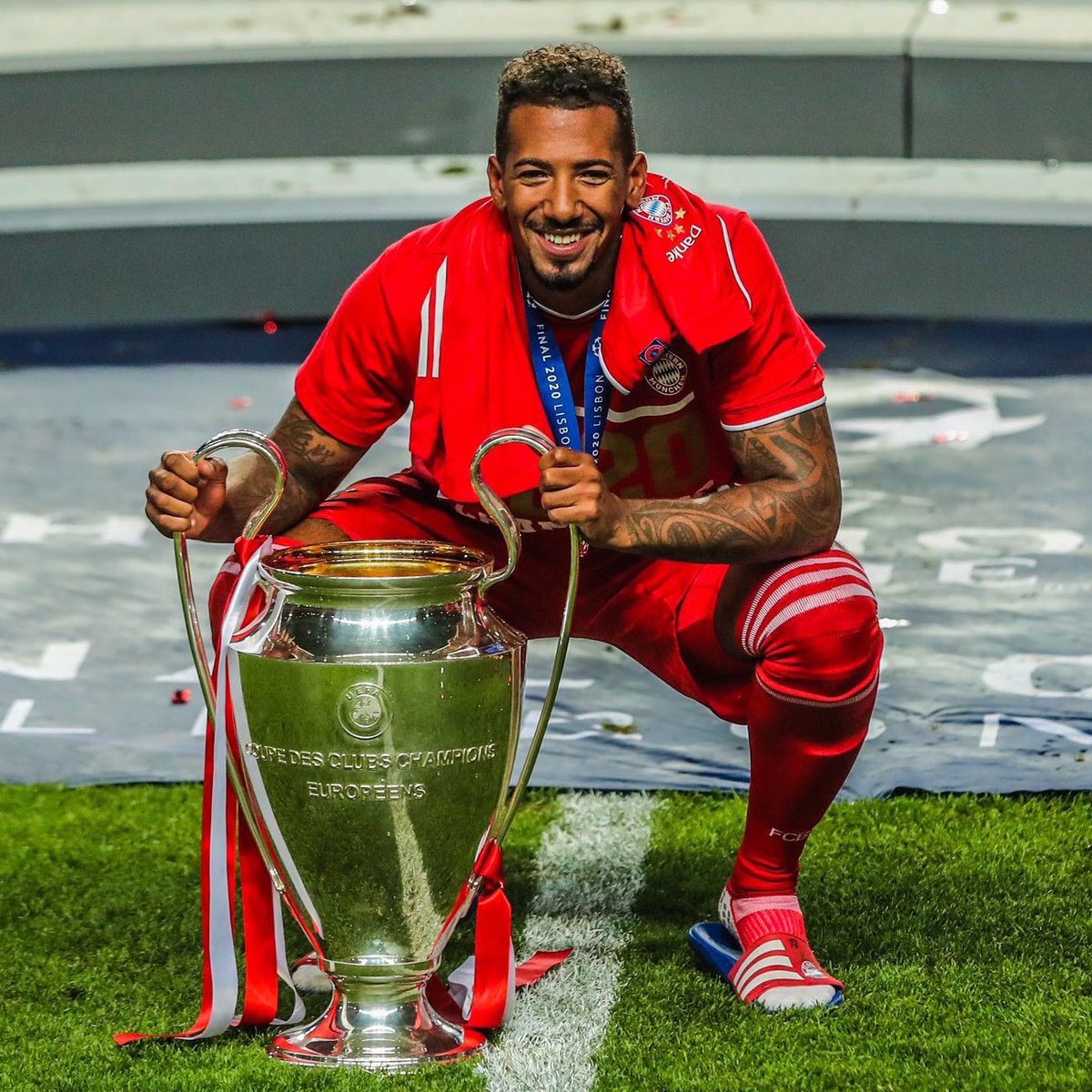 Swiftpay11's tweet image. 🚨🇩🇪 𝐎𝐅𝐅𝐈𝐂𝐈𝐀𝐋 | Jerome Boateng (37) has retired from football. 👋

24 trophies won and 600+ appearances made for club and country. 

Clubs played for: Hertha BSC, Hamburger SV, Manchester City, Bayern Munich, Lyon, Salernitana, LASK.