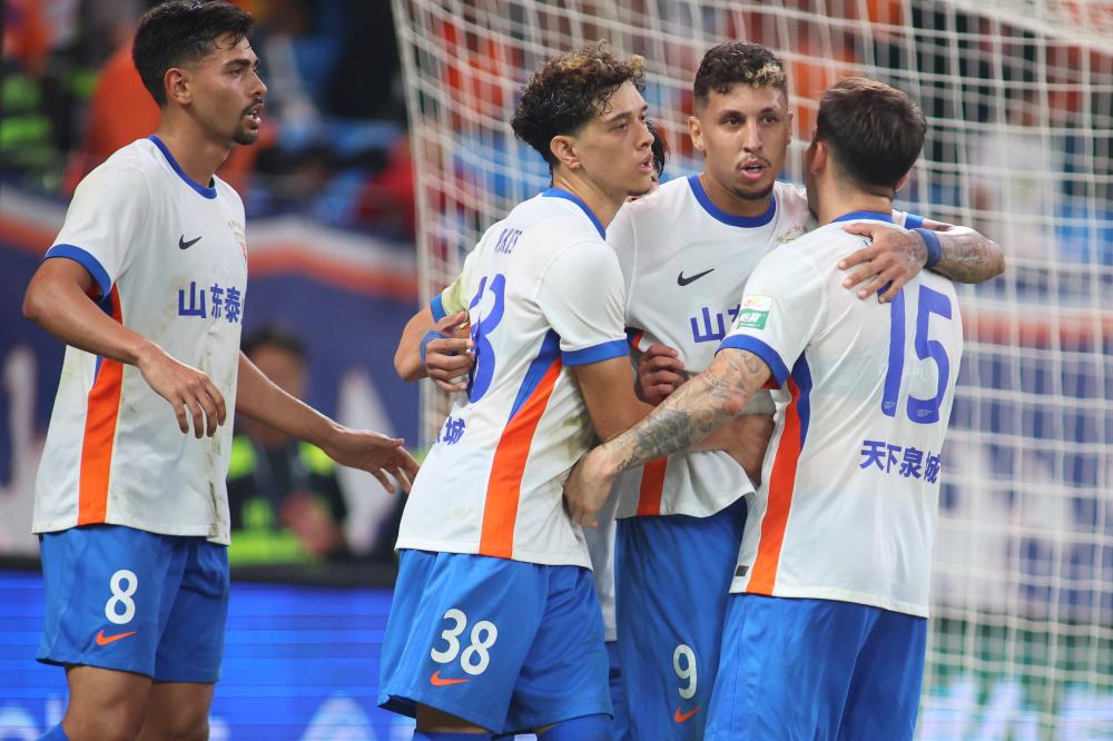 CSLBrasil's tweet image. Assim como no 1° turno, a partida entre Qingdao Hainiu e Shandong Taishan terminou empatada, dessa vez por 2x2

Gols de Didier Lamkel Ze e Filipe Augusto para o Qingdao e Raphael Merkies e Cryzan para o Shandong