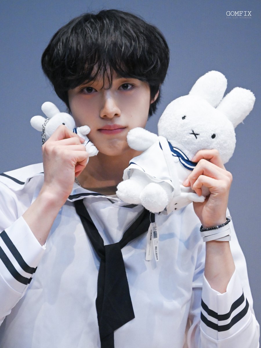 GOMFIX's tweet photo. 250920 #현석

마린 토깽이 셋 🐰⚓️💙🤍

 #HYUNSUK #윤현석 #CIX #씨아이엑스 https://t.co/XmeMqnvJQt
