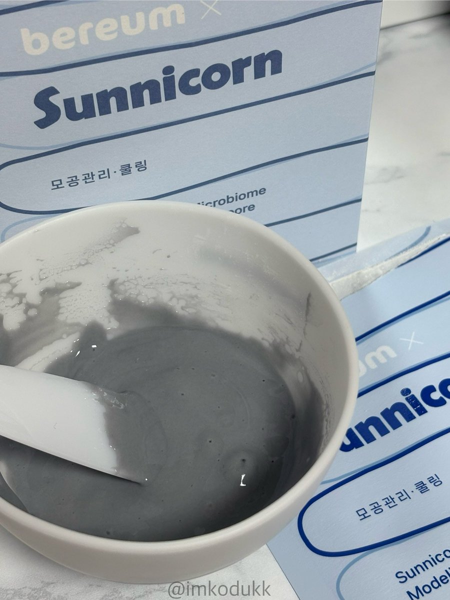 imkodukk's tweet photo. #제품제공 #RT이벤트

써니콘에서 모델링팩을 보내주셔서 사용해봤어요💙

모델링팩 좋아해서 여러 브랜드 써봤는데 쿨링감 &amp; 쿨링지속이 압도적이에요;;
제형은 쫀쫀한데 빨리 굳지 않아서 펴바를 때도 너무 편했어요

📍당첨자: 3명
📍당발: 9/26
📍품목: 써니콘 마이크로바이옴 모델링팩 1set(7포) https://t.co/Spvt3AOPA3