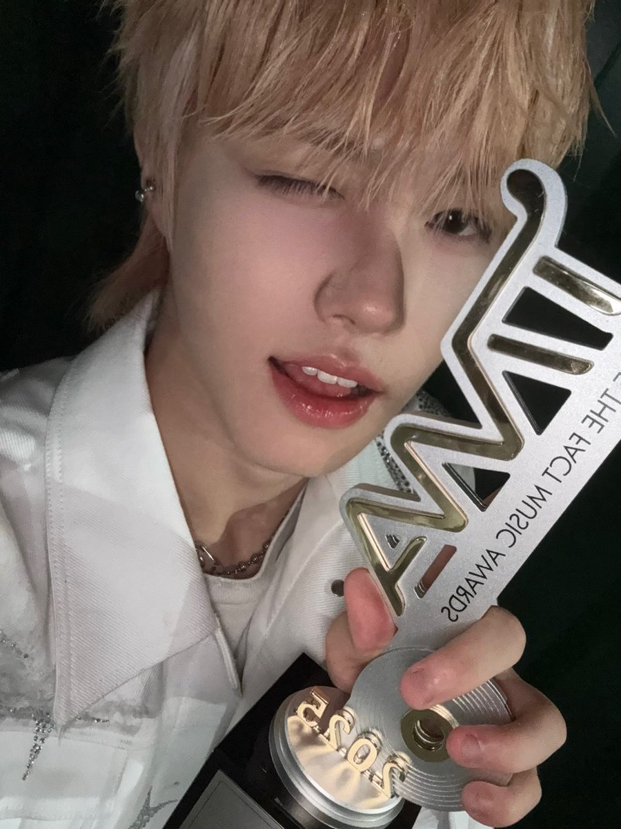 AHOFonWeverse's tweet photo. [092025 📝 #JUWON wrote a post]

🐯: 이런 영광스러운 순간을 우리 포하랑 함께해서 너~~무 행복했어🫶
앞으로는 우리 행복한 추억 더 많이 만들자!

EN: I was sooo happy to share such an honorable moment with our FOHAs🫶
From now on, let’s make even more happy memories together!

#AHOF #아홉 #박주원