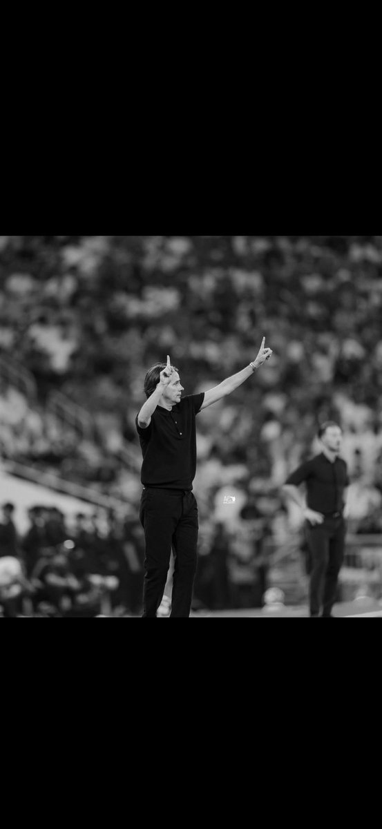 إنزاغي مدرب دفاعي بحت ما يصلح لنادي عملاق زي الهلال أبدا اسلوبه وتكتيكه هذي تصلح للاندية الصغيرة لمتى الهلال كان يتراجع بالشكل هذا سؤالي لك يالامير #نواف_بن_سعد هل هذا مدرب يستحق يجلس مع الهلال لحد الان ؟ #اقالة_انزاغي_مطلب #الهلال