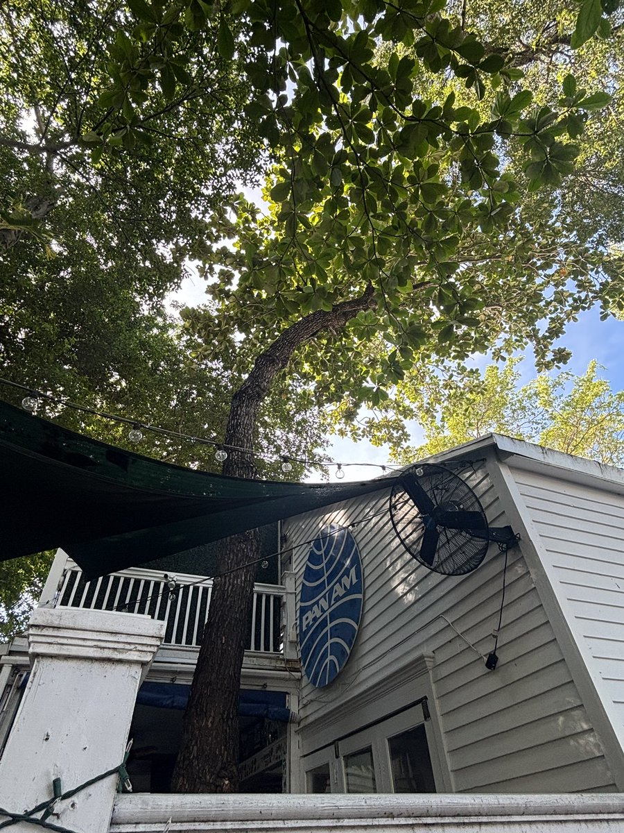 PilotLiberator's tweet image. Weekend in EYW for my buddy’s 50th birthday and we came across this #avgeek gem! #keywest