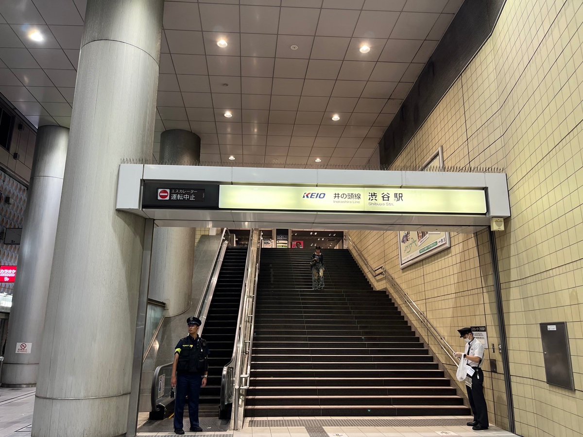 只今より井の頭線深夜徒歩企画🚶
路線網を徒歩で巡る路線徒歩企画‼️
低予算で気軽に参加できる企画として一昨年くらいから人気を誇ってます
勿論、数時間前に山から帰還したてほやほやの中の人もいの一番に参加表明をしました⭐︎
これからもうひと頑張りするぞ💪