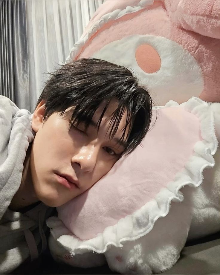 𝗇𝖺𝗇𝗂. tweet media