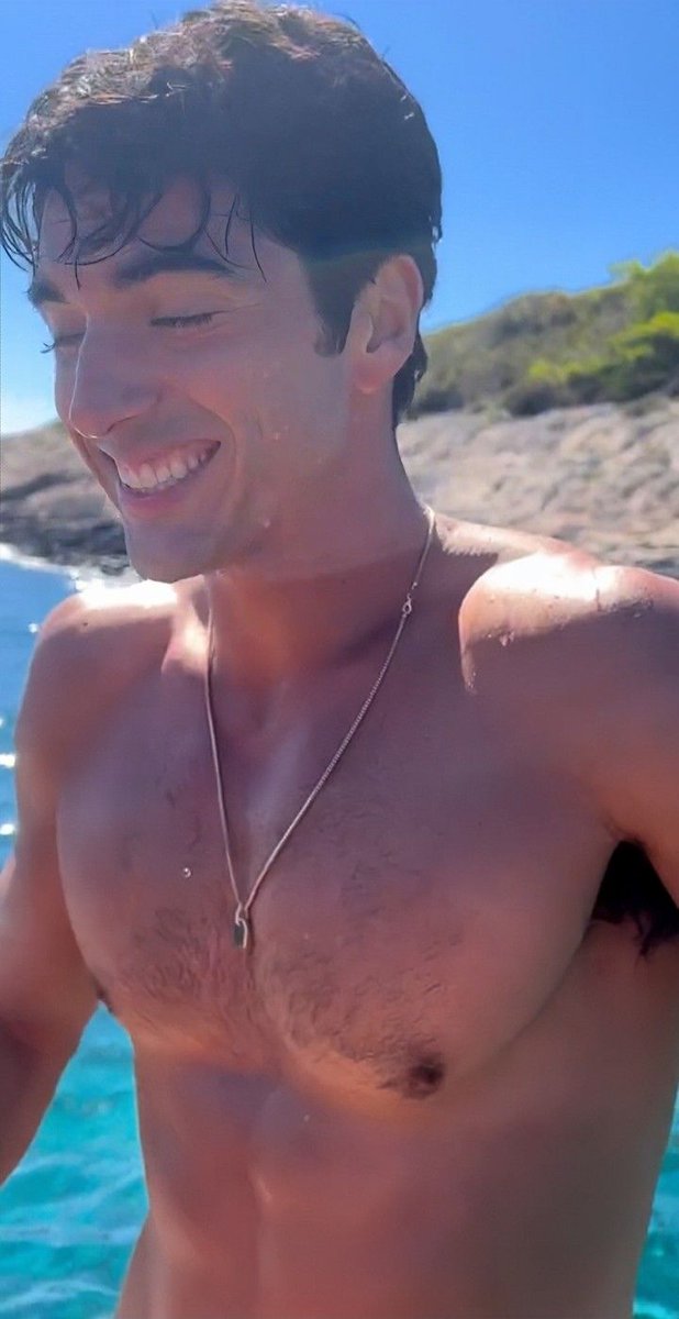 rhys ✮ tweet media