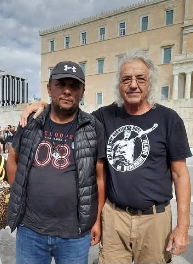 omg3lolz's tweet photo. Μπροστά οι Άνθρωποι.
Πίσω και μέσα τα ανθρωπάκια. https://t.co/i4RoN5Q3fq