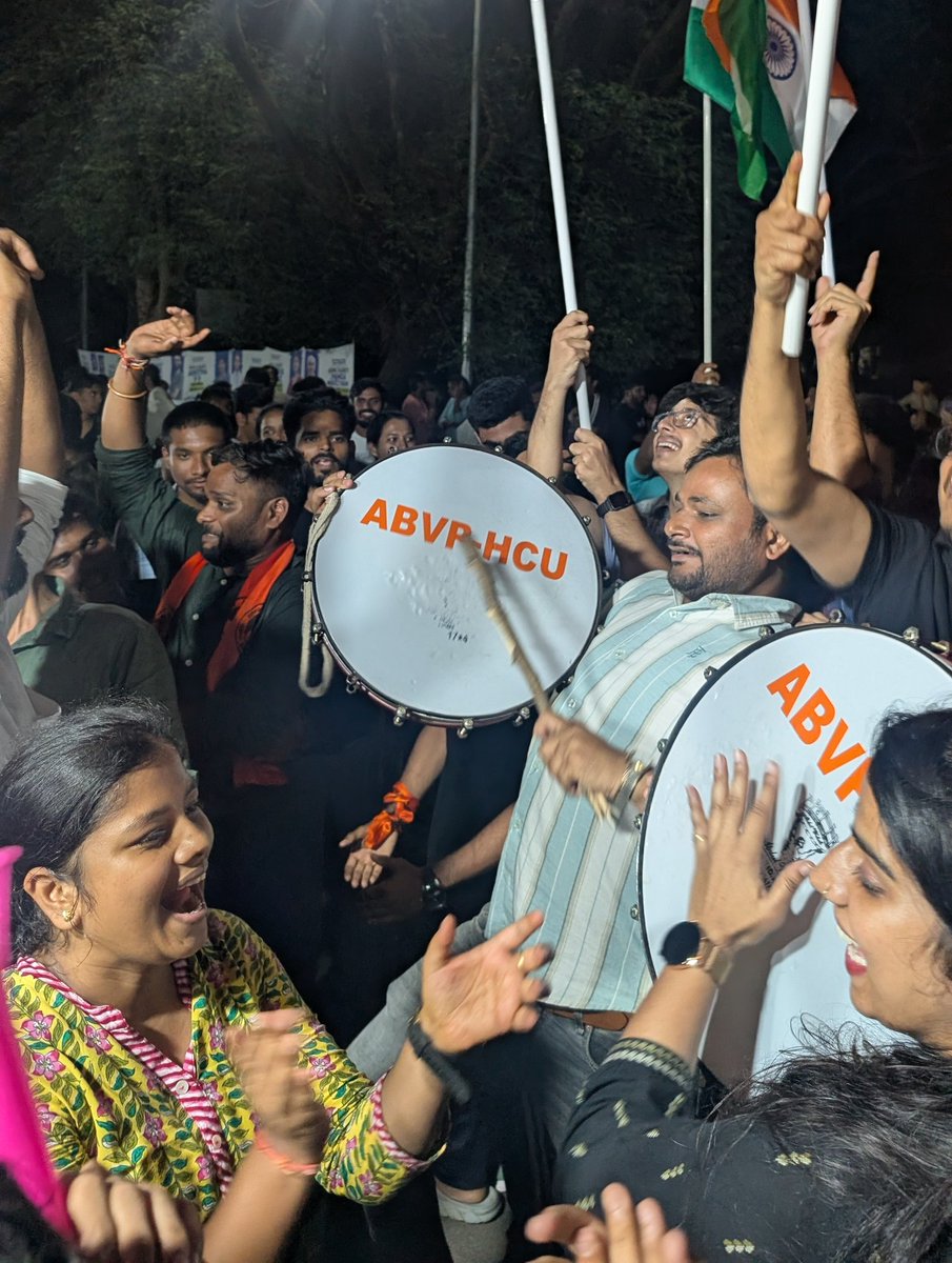 ishaliniverma's tweet image. वामपंथ का किला
ABVP ने ढहा
6 वर्षों बाद हैदराबाद सैंट्रल विश्वविद्यालय में राष्ट्रवाद का परचम लहराएगा 🚩
#HCU #ABVP