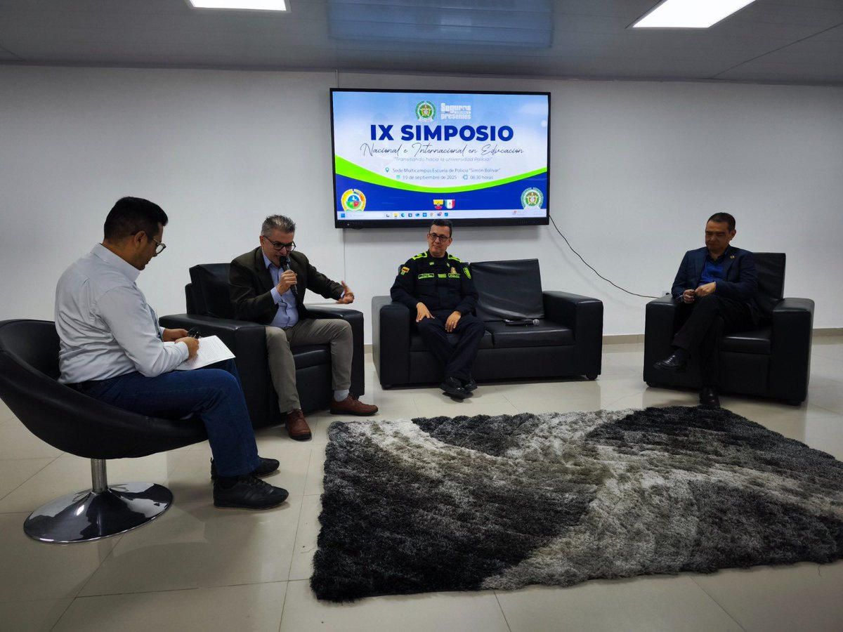 EducacionPonal's tweet photo. Desde la sede Multicampus Escuela de Policía Simón Bolívar dimos apertura al IX Simposio Nacional e Internacional en Educación “Transitando hacia la Universidad Policial”, con el conversatorio Retos y desafíos de la educación moderna. #diepo https://t.co/SuWPpC8LCj