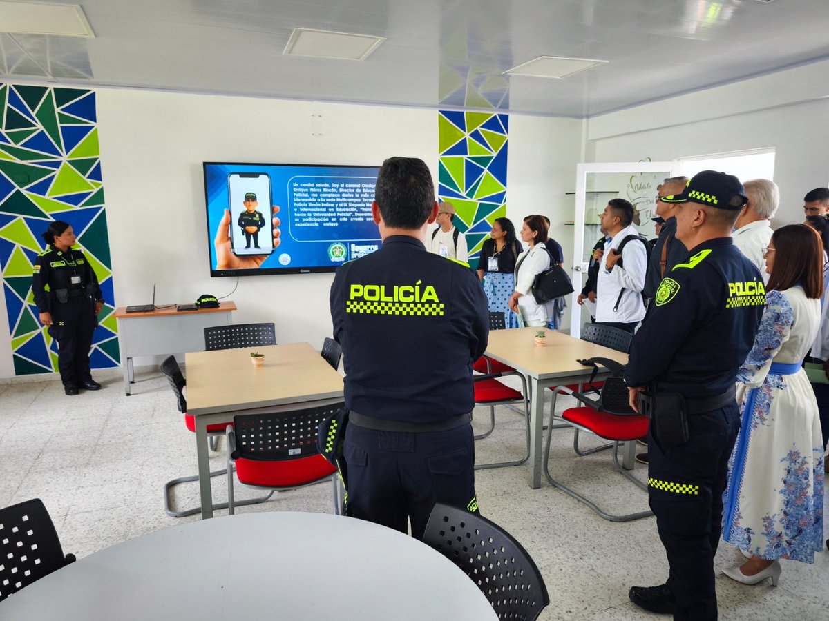 EducacionPonal's tweet photo. Desde la sede Multicampus Escuela de Policía Simón Bolívar dimos apertura al IX Simposio Nacional e Internacional en Educación “Transitando hacia la Universidad Policial”, con el conversatorio Retos y desafíos de la educación moderna. #diepo https://t.co/SuWPpC8LCj