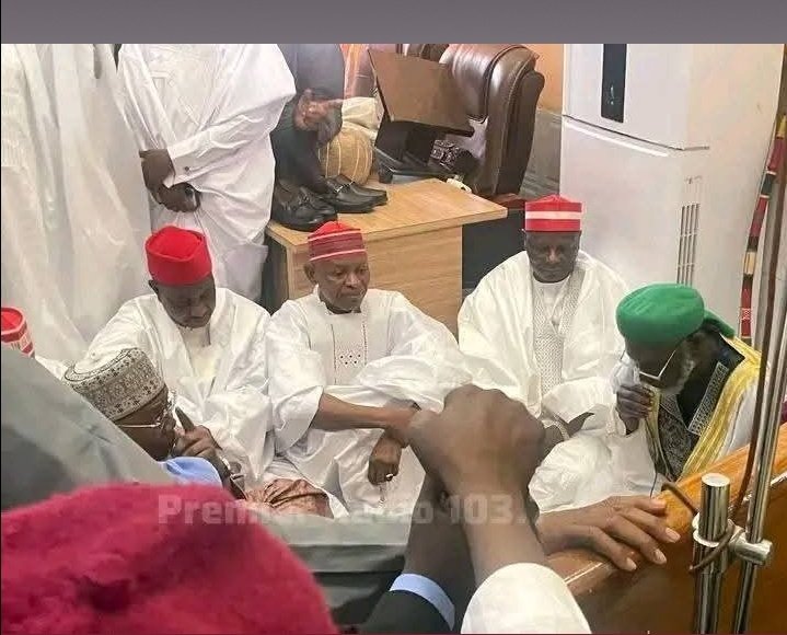 Duk wani babban mutum a Nigeria yana KADUNA Ɗaurin Auren yar Abdul'aziz Yari.

Shi kuma Oga Madugu daga shi sai yaransa.🤣😂